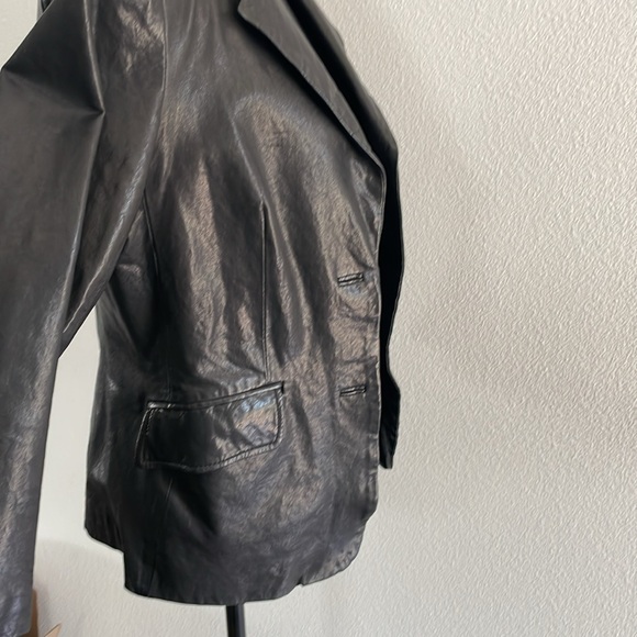 EUC Black leather blazer with cropped sleeves - Picture 4 of 5